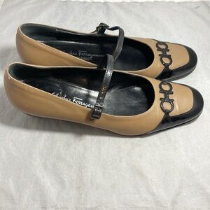 Salvatore Ferragamo Cap Toe 2-Tone tan Black Patent Leather flats size 9B